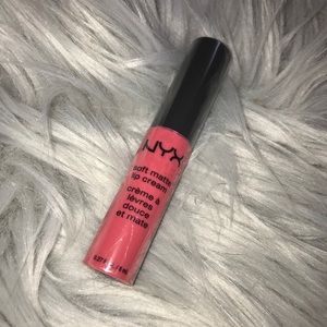 SEALED NYX soft matte lip cream!
